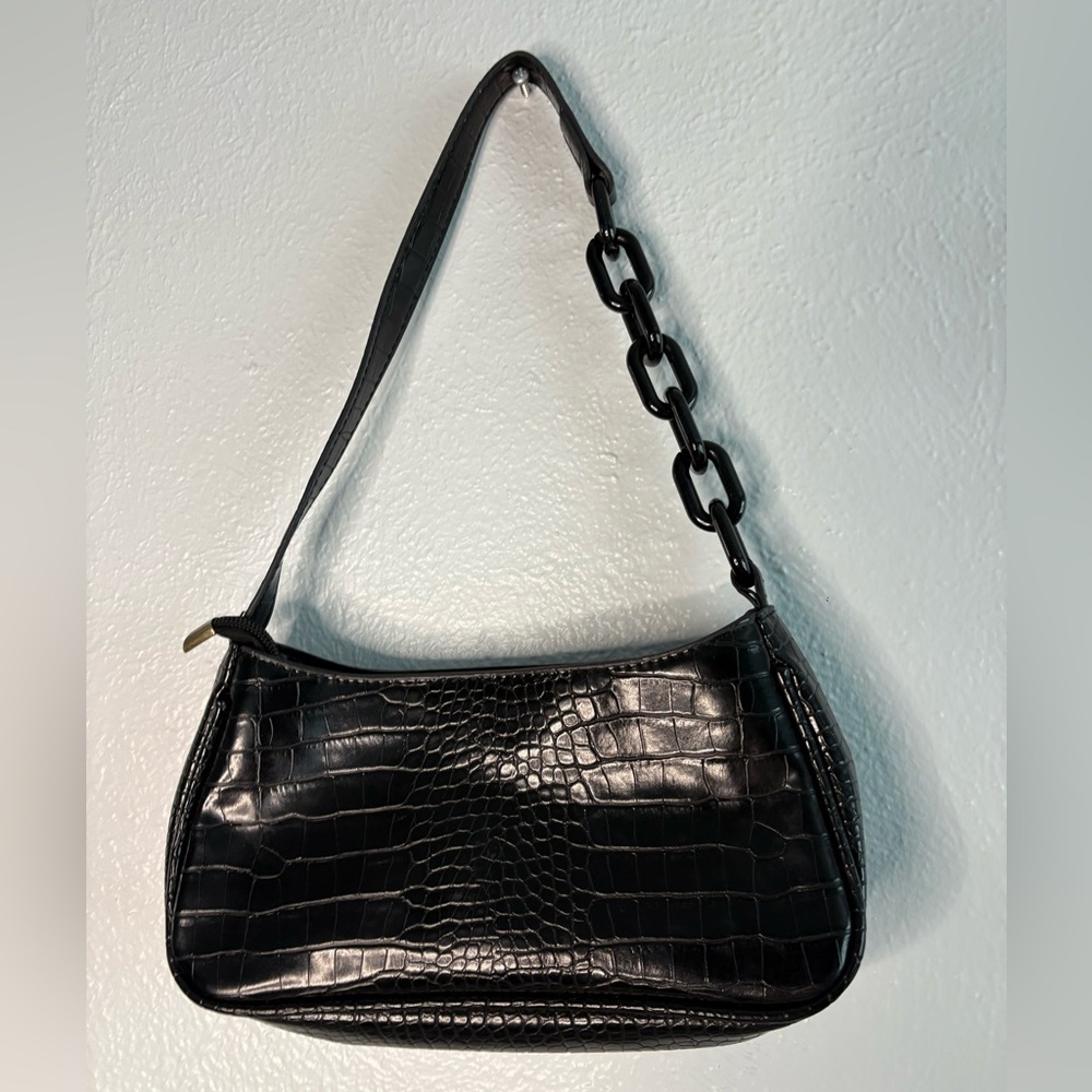 Elegant Black Croc-Embossed Shoulder Bag